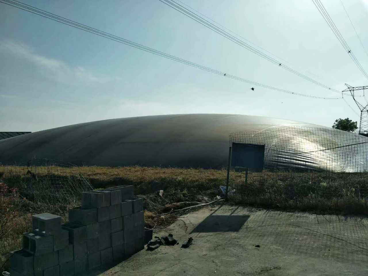黑膜沼气池具有普通防水材料无法比拟的防渗效果