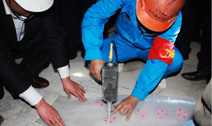 施工人员焊接防水板和热熔垫片的主要工具是什么?