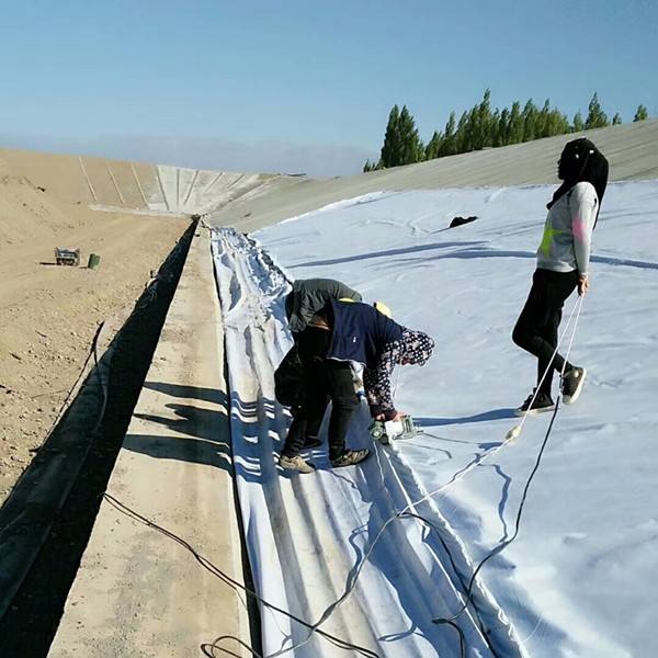 复合土工膜的几种特性能给工程带来哪些效果?