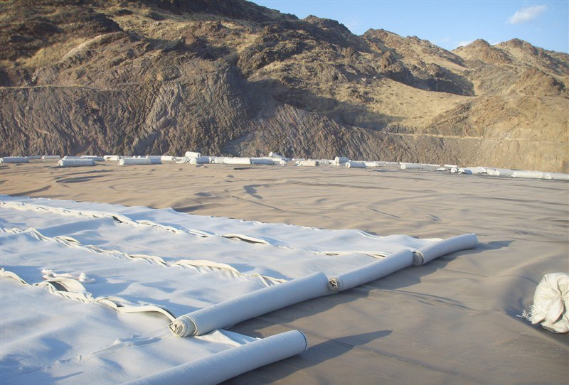 环周式铺盖土工膜的防渗方案适合哪种情况下?