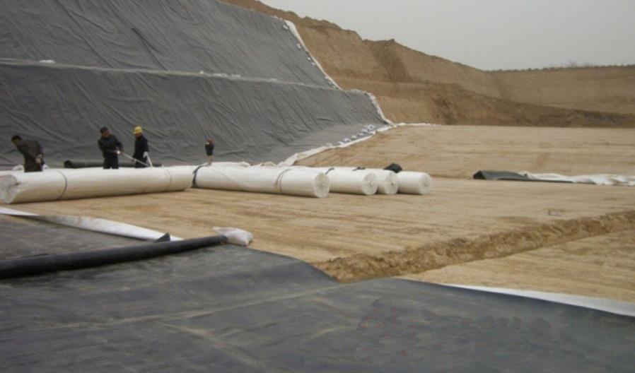 bat365正版唯一官网 复合土工膜与防渗墙锚固端预留接头方法